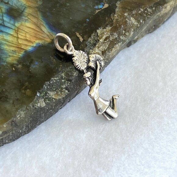 Sterling Silver 925 Jumping Cheerleader Pom Pom Cheer Charm Pendant - Picture 3 of 16
